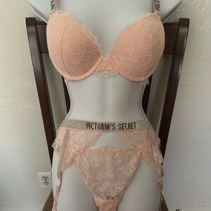 Victoria's Secret Peach Lace Push-Up Bra with Matching Lace Garter Set